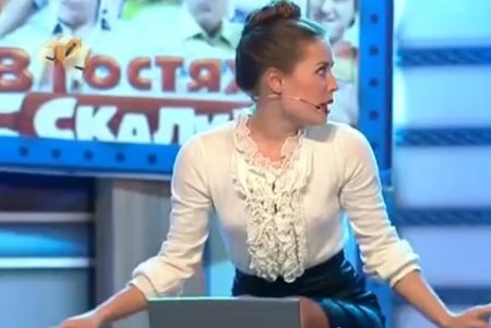 Юлія Міхалкова без ліфчика на шоу «Уральські пельмені»
